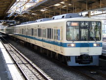 ８０００形
