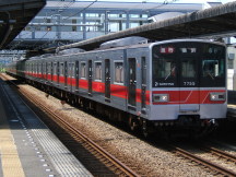V7000`